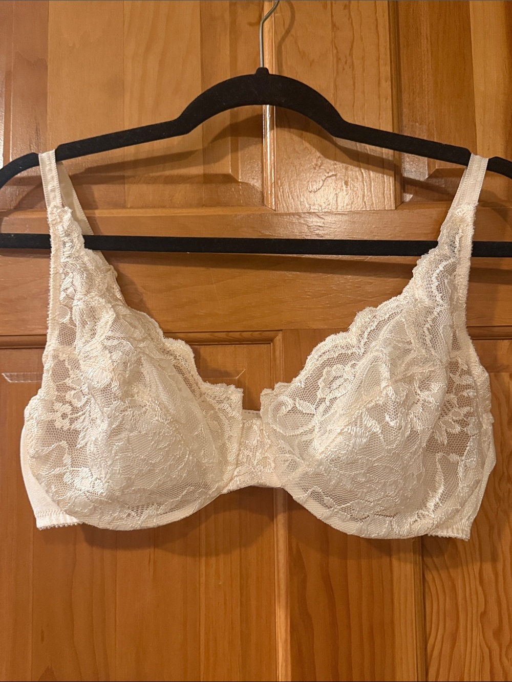 Victoria's Secret Lace Underwire Bra - Cream 40C